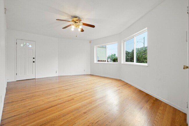 Building Photo - 2924 Morcom Ave