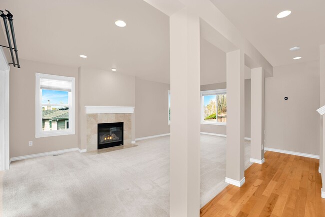 Building Photo - Light and Bright Cheery Beacon Hill Home