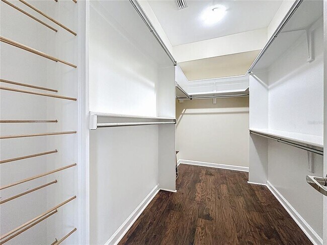 Building Photo - 6846 Lake View Dr