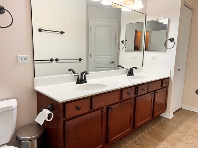 Building Photo - 14624 Paul Revere Ln