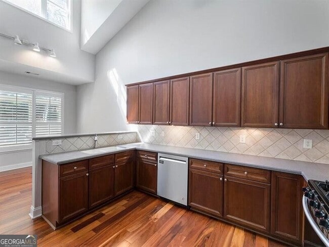 Building Photo - 820 Freedom Ln