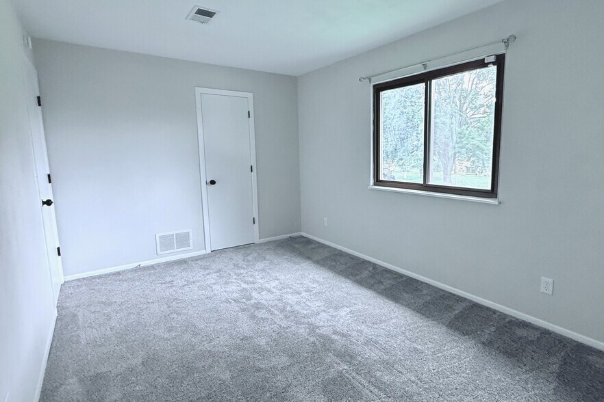 Building Photo - 5102 25th Avenue Ct