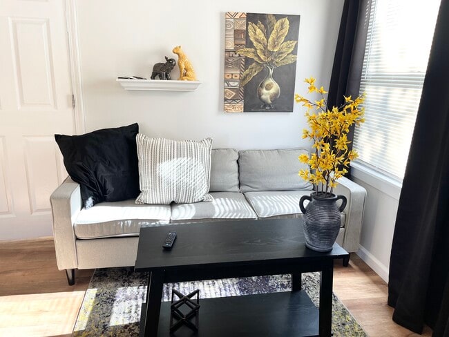 Building Photo - Rocky Court