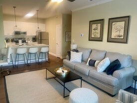 Building Photo - 600 Bucksley Ln