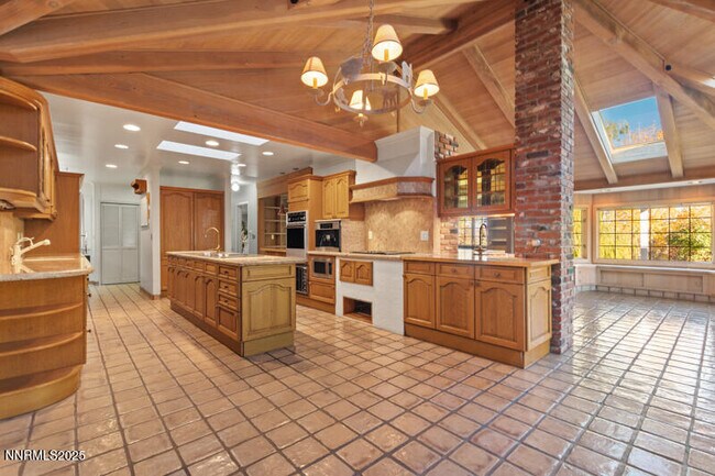 Building Photo - 1880 Meadowview Ln