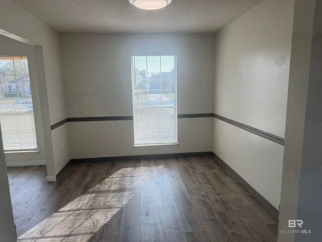 Building Photo - 20 Magnolia Cir