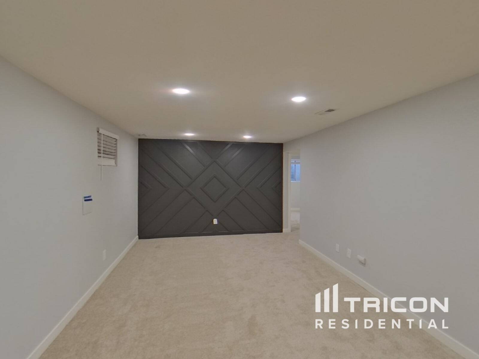 Building Photo - 2200 S Mobile Way