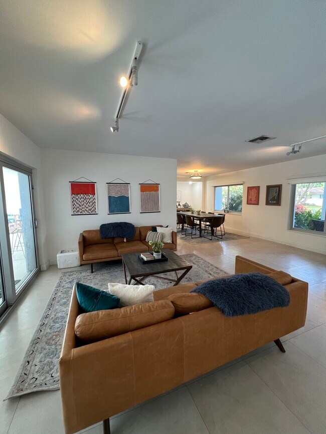 Building Photo - 9840 SW 69th Ave