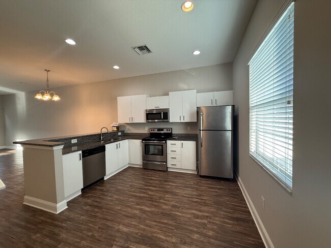 Building Photo - 2820 1st Ave S