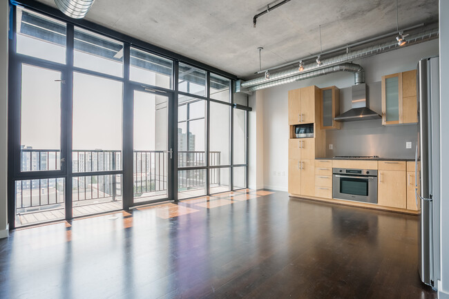 Building Photo - STRIKING Air Conditioned Loft Over Elliot Bay