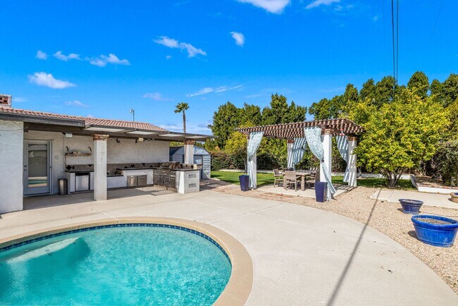 Building Photo - Sunnyside House with Pool in Palm Springs
