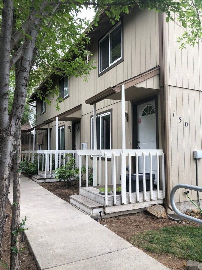 Primary Photo - 150 NE 5th St