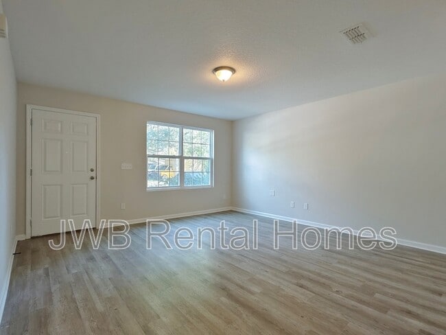 Building Photo - 8006 Dandy Ave