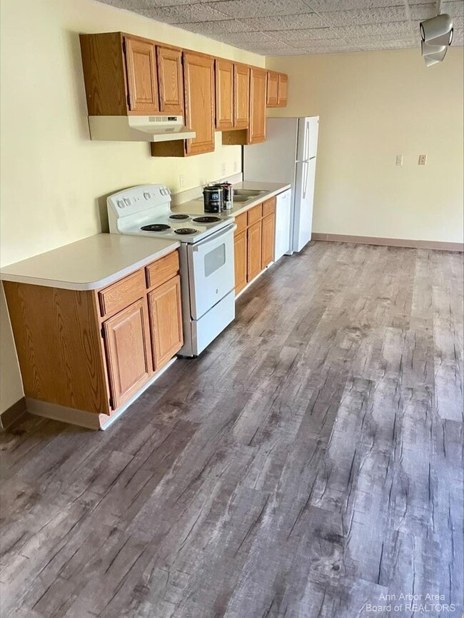 Building Photo - 116 W McKay St