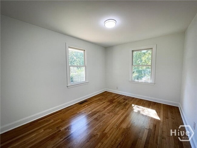 Building Photo - 1092 West Lake Dr