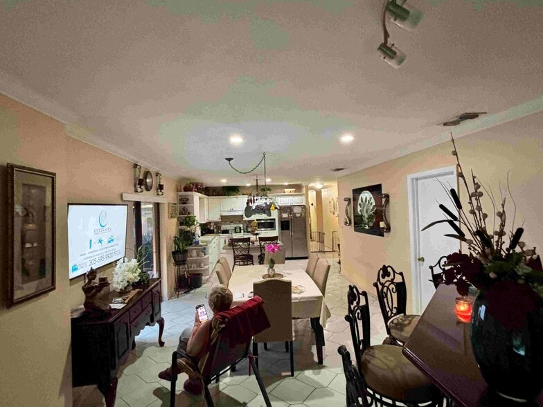 Building Photo - 2761 SW 24th St