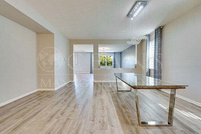 Building Photo - Spacious 4 Bedroom Home with Loft – Prime ...