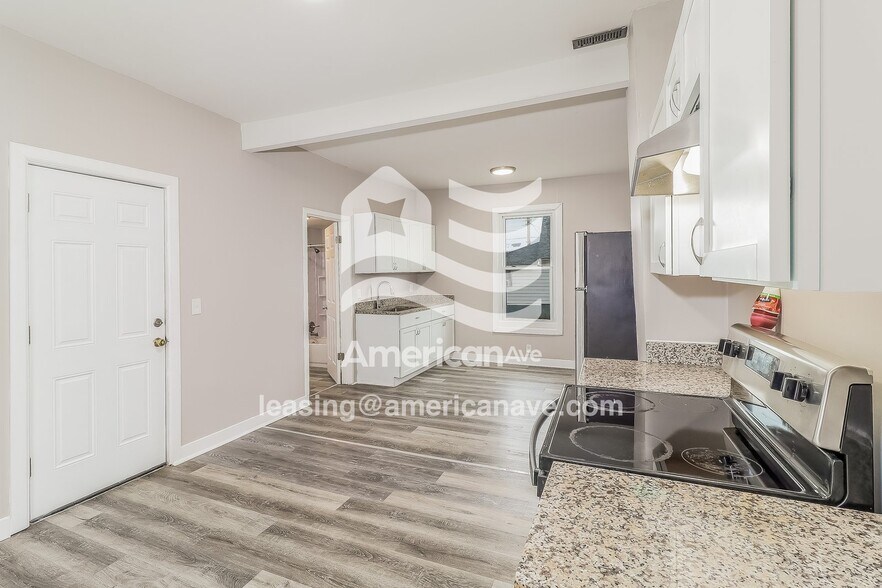 Building Photo - 1328 Pater Ave