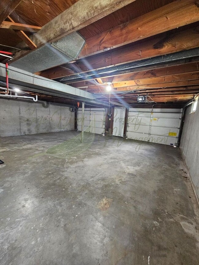 Building Photo - TOWNHOME IN BLUE SPRINGS!!!