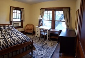 Building Photo - 613 E College St