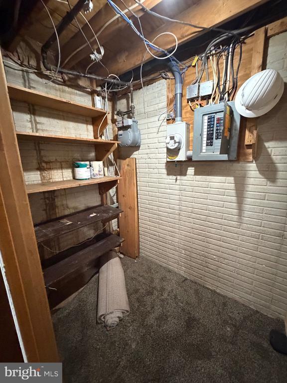 Building Photo - 153 Hammershire Rd