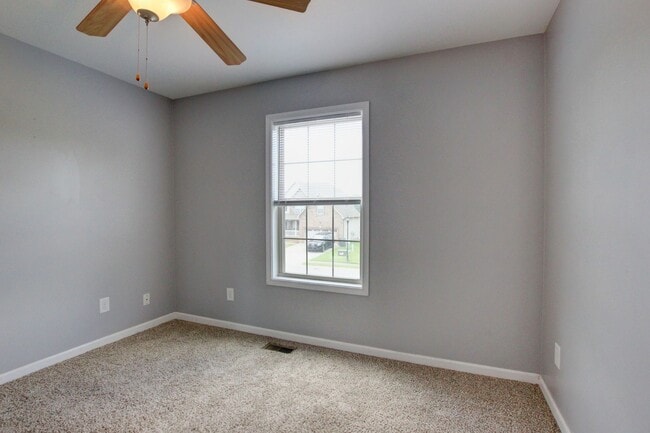 Building Photo - Sweet Splitlevel with Awesome Basement Area