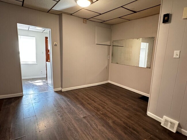 Building Photo - 210 N Avondale St