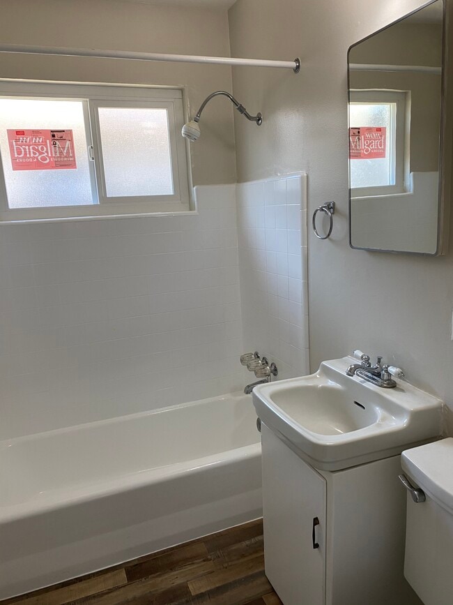 Bathroom - 462 Kuehnis Dr