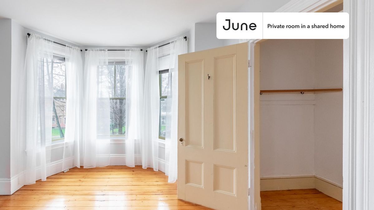 Building Photo - Room in Shared 5 bed/2.5 bath home in Newton Corner