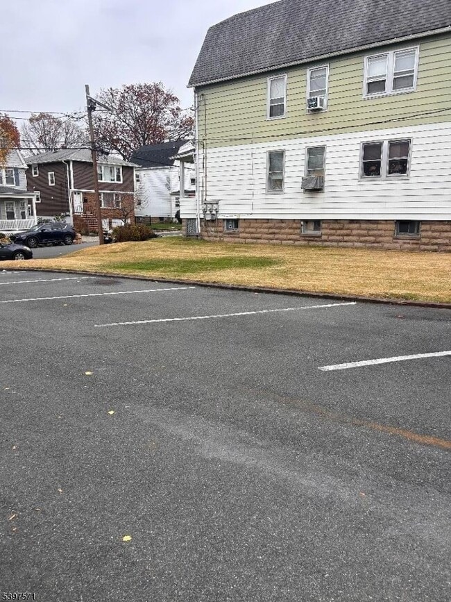 Building Photo - 18 Cedar St