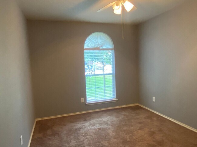 Building Photo - CHARMING 4 BEDROOM, BELTON ISD