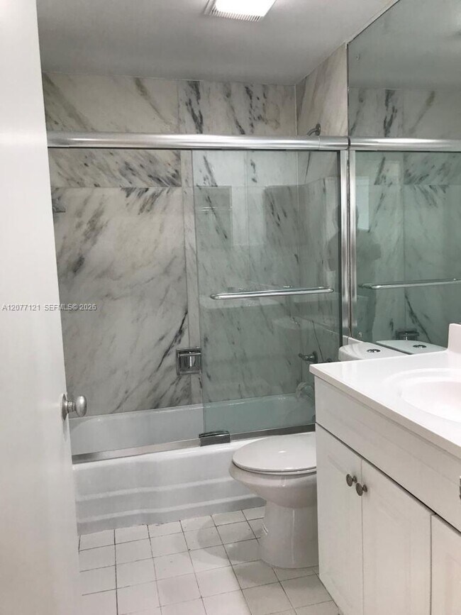 Building Photo - 1408 Brickell Bay Dr