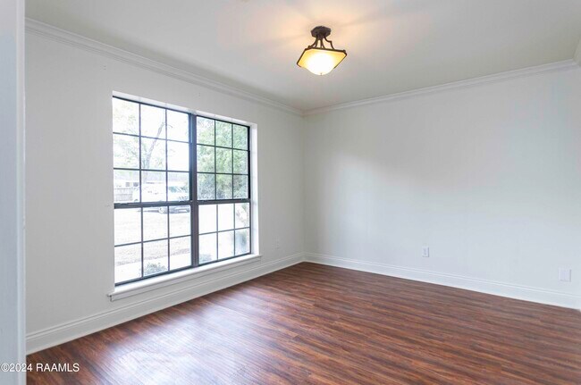 Building Photo - 308 Burdin Rd