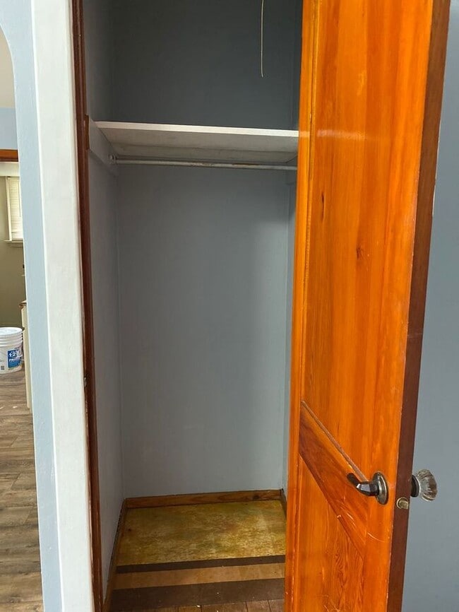 Building Photo - Studio Apartment in Dowagiac