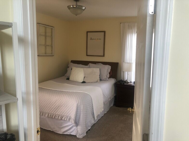 1 bedroom - 8923 Path Way