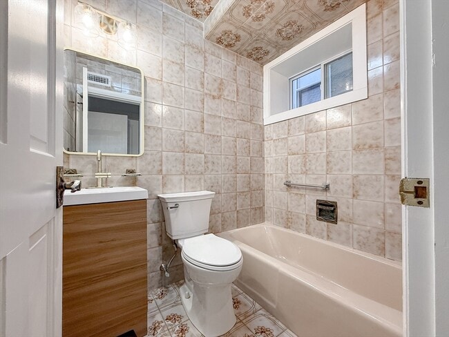 Building Photo - 33 Elmwood St