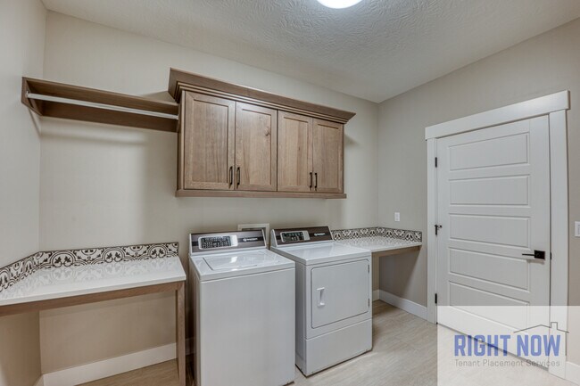 Building Photo - 1497 W Tenzing St