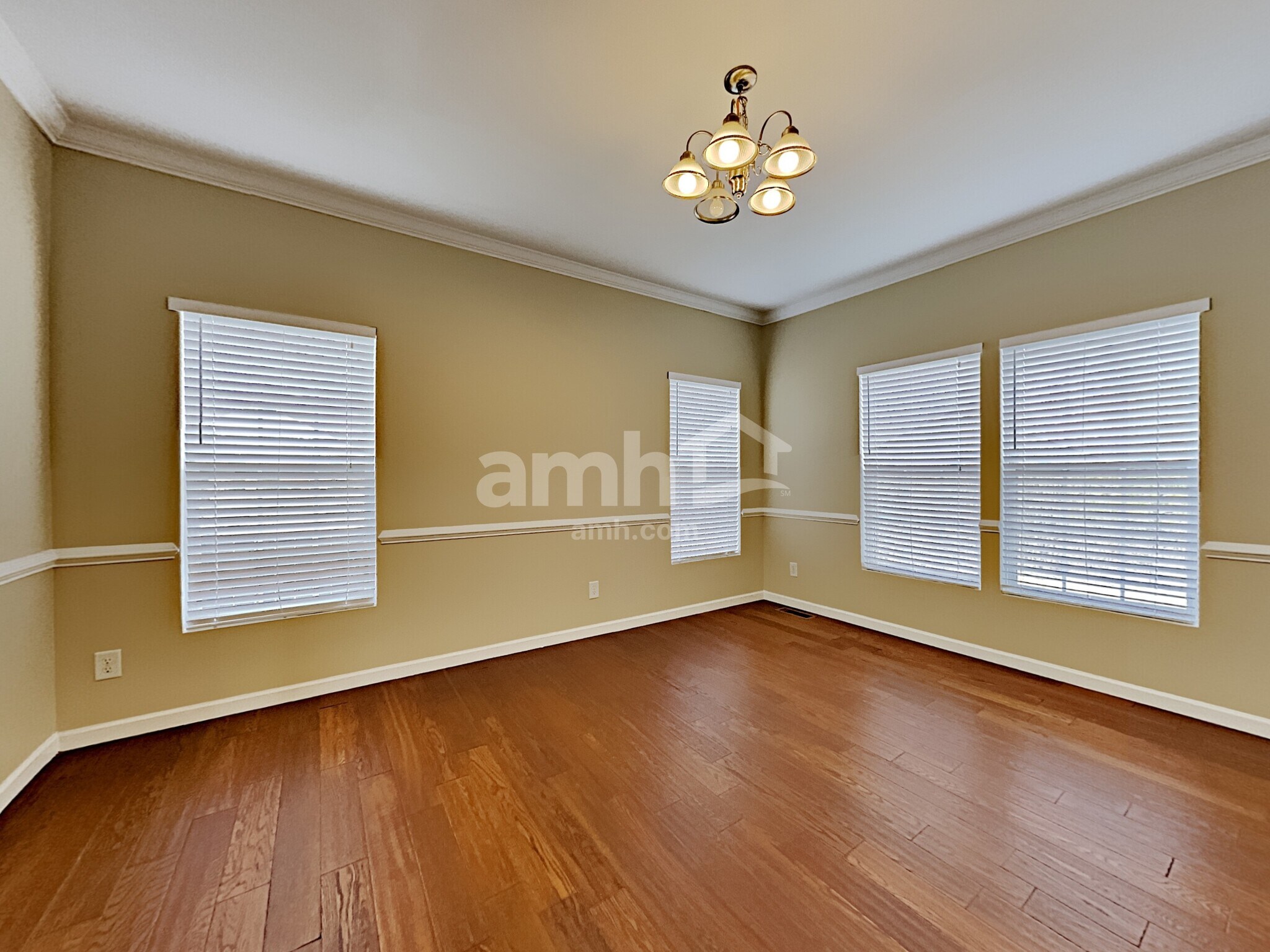 Building Photo - 1048 Oakhall Dr