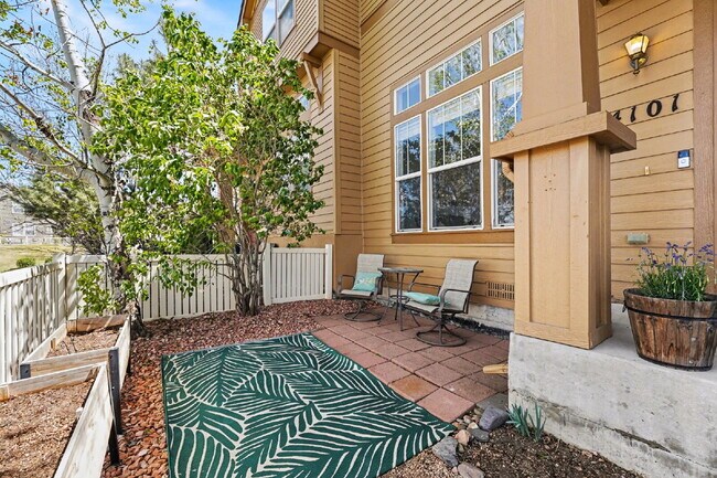 Building Photo - "Discover Your Dream Home: Spacious 3-Bedroom Townhouse in Scenic Castle Rock!"