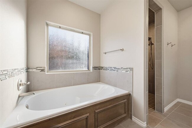 Building Photo - 6400 NW 164th Cir