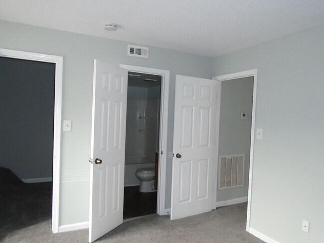 Building Photo - Newpointe Condo