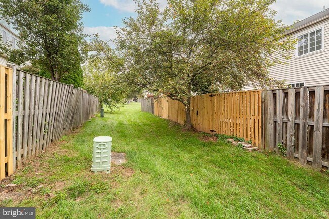 Building Photo - 6320 Lightburn Ct
