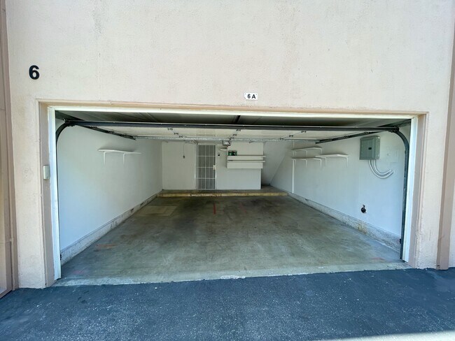2 car enclosed garage - 5215 Sepulveda Blvd