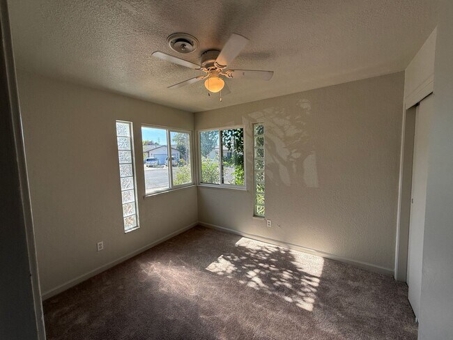 Building Photo - Single story home in east Modesto!