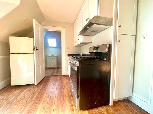 Building Photo - 11 Montague St