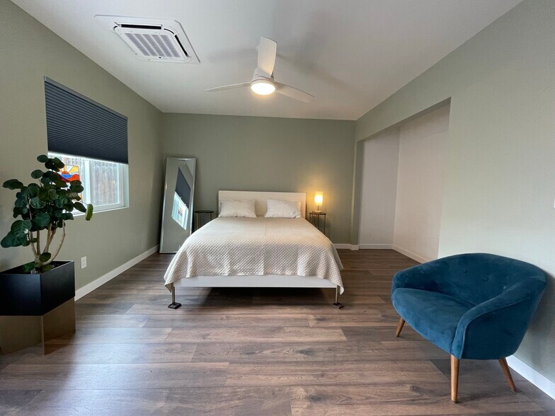 Spacious master bedroom. - 1755 Mission Cliff Dr