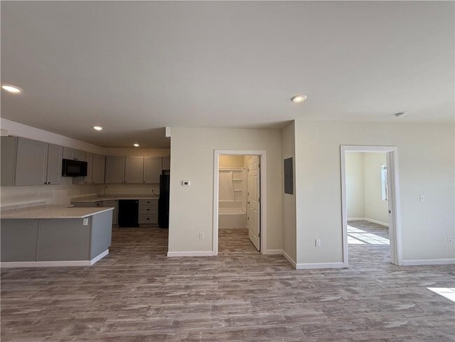 Building Photo - 327 Pine St