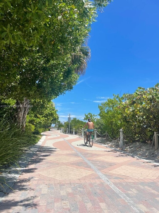 Building Photo - 2301 Collins Ave