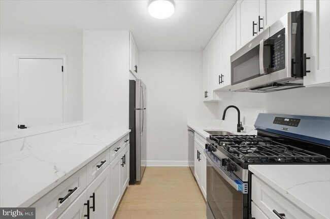 Building Photo - 125F Clubhouse Dr SW