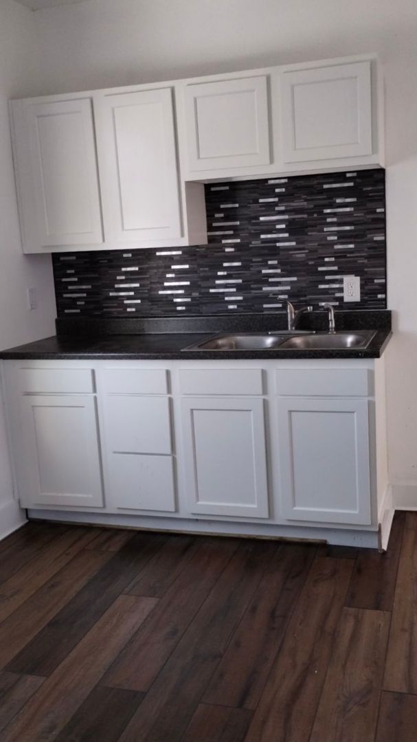 Building Photo - 820 7th St